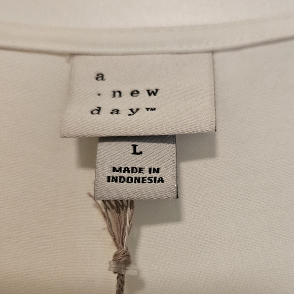 A New Day Cream Camisole - Picture 2 of 2